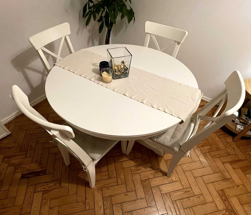 Mesa Clássica Extensível com 4 Cadeiras