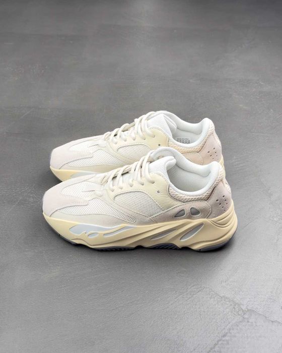 Кросівки Yeezy Boost 700 Analog