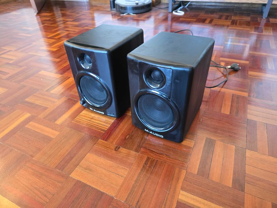 Colunas / Monitores M-Audio AV40, excelente estado!