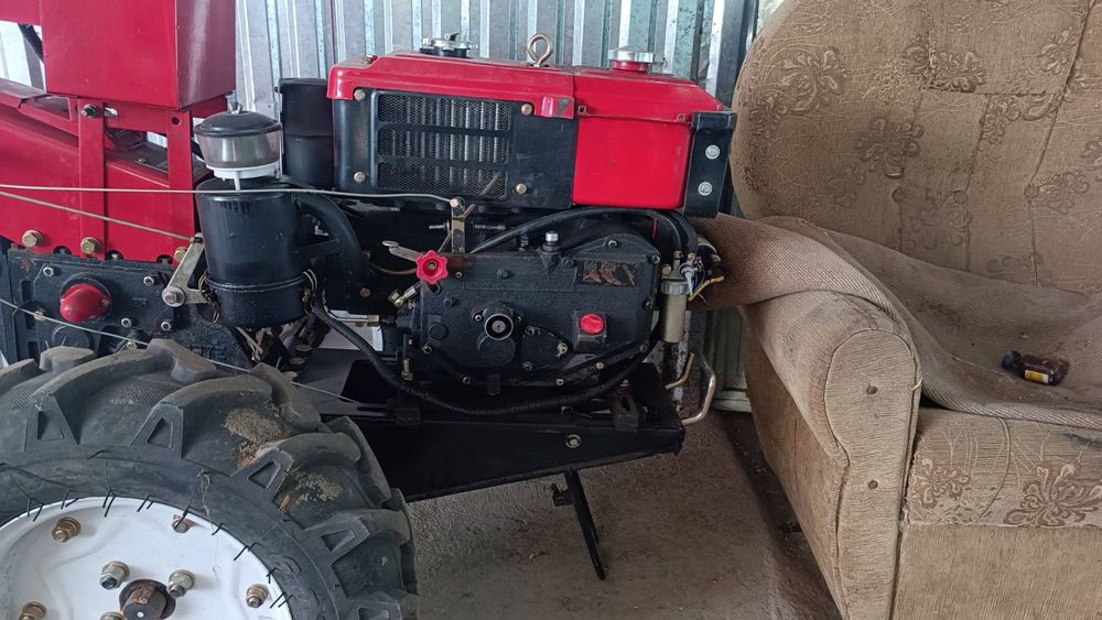 Продам мотоблок з фрезою і прицепом.