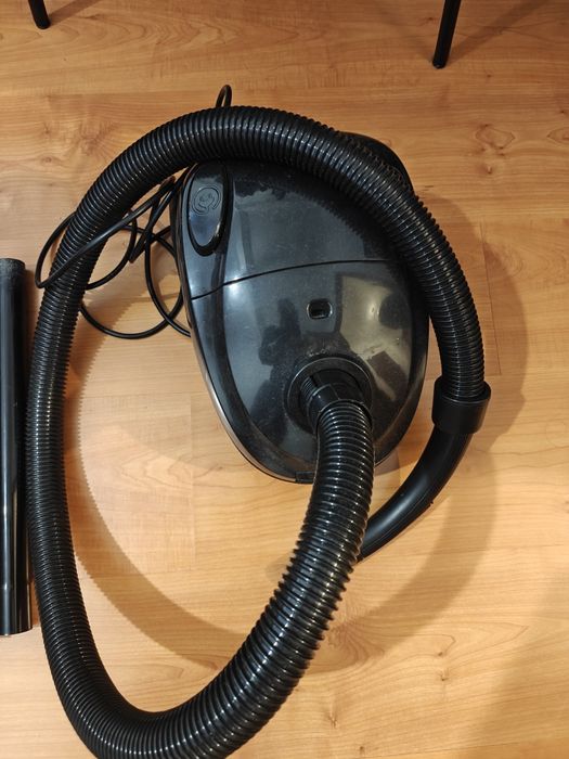 Vaccum cleaner and Robot