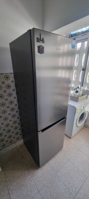 Frigorifico, móvel de entrada, roupeiro