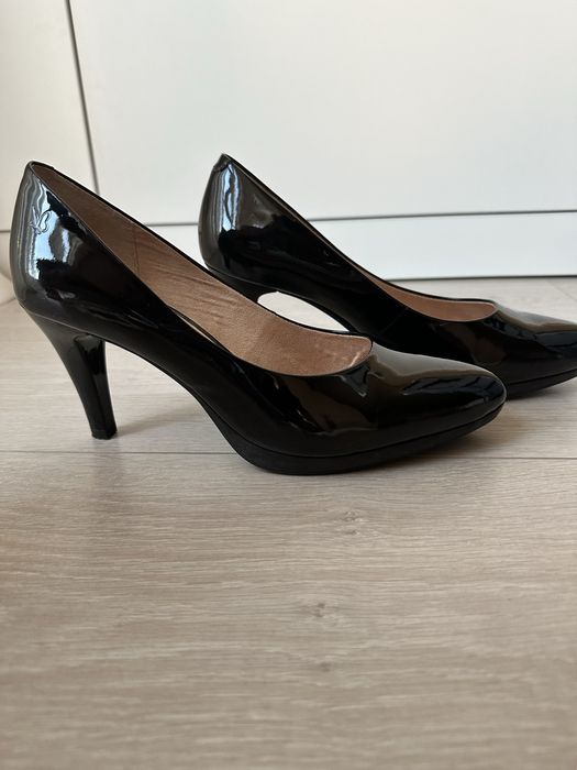 Туфлі лодочки  CAPRICE із натуральної лакованої шкіри