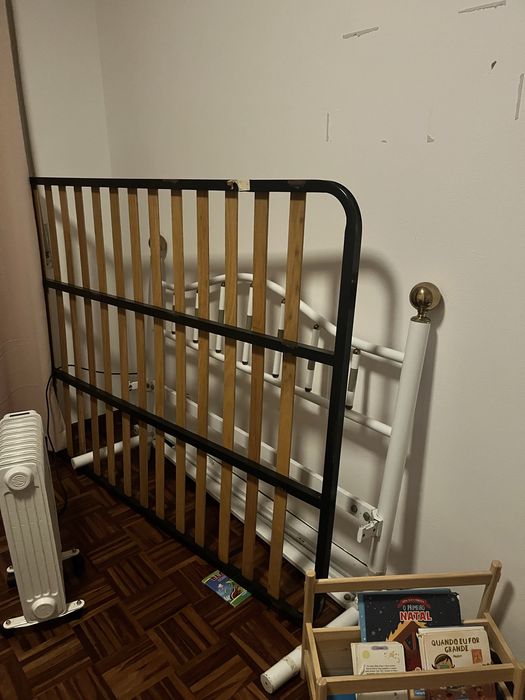 Cama com estrado