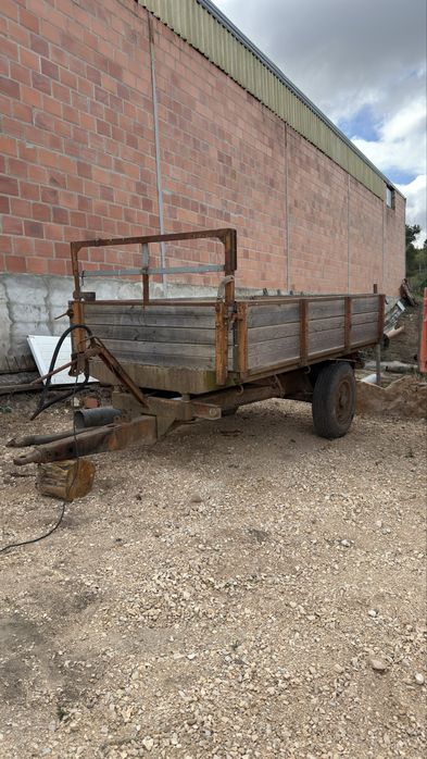 Reboque galucho tri basculante 3 ton
