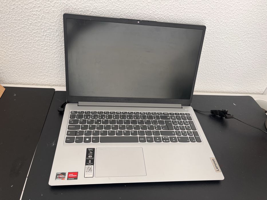 Portátil Lenovo IdeaPad 1 15ALC7-678 – AMD Ryzen 7 5700U – 16GB RAM – 1TB SSD