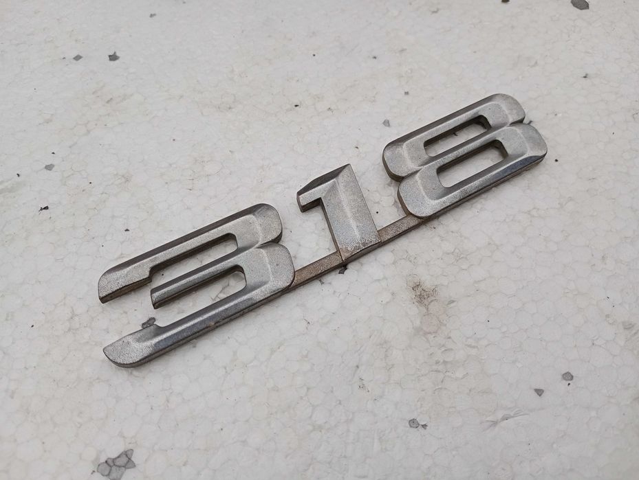 Emblemat 318 oznaczenie modelu silnika na klape BMW E36 E46