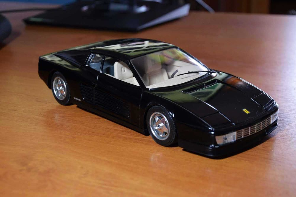 Ferrari Testarossa Preto 1/18 (Raro)