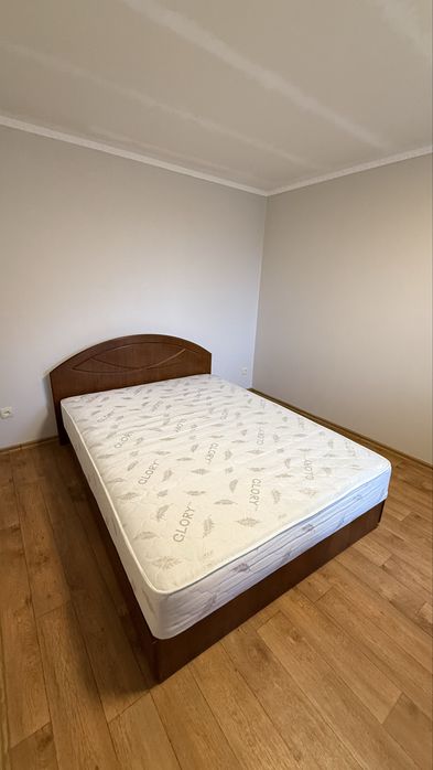 Ліжко з матрасом