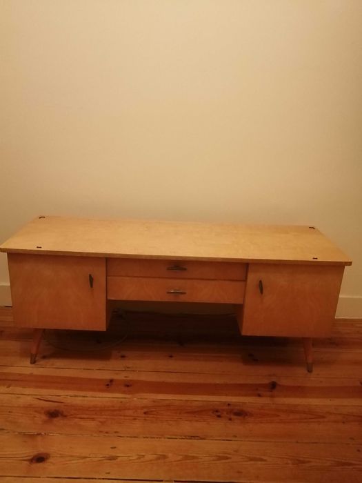 Móvel vintage em madeira