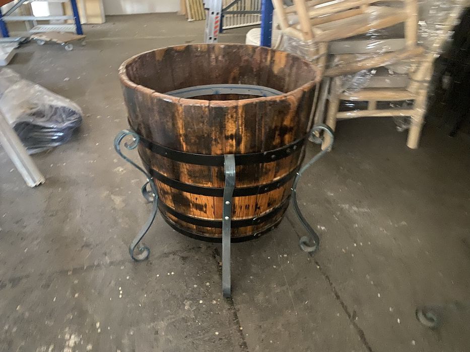 Meia Pipa de Vinho Decorativa – Ideal para Quintas ou Jardins