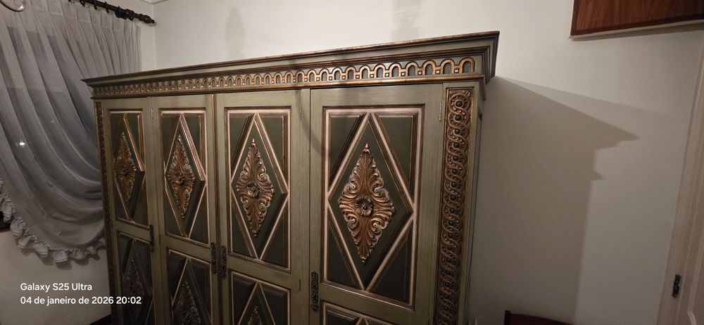 Roupeiro clássico antigo 2,10 mt largura