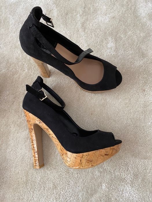 Sandálias altas Pretas - Stradivarius 37 / Sapato