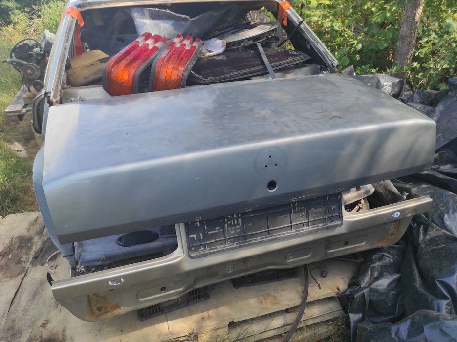 Mercedes 190 bagażnik klapa w201