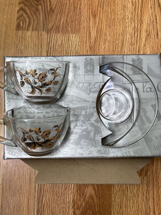 Набір прозорих чашок, кружок