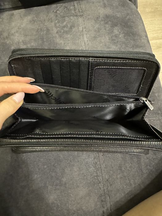 Чоловічий гаманець-клатч.