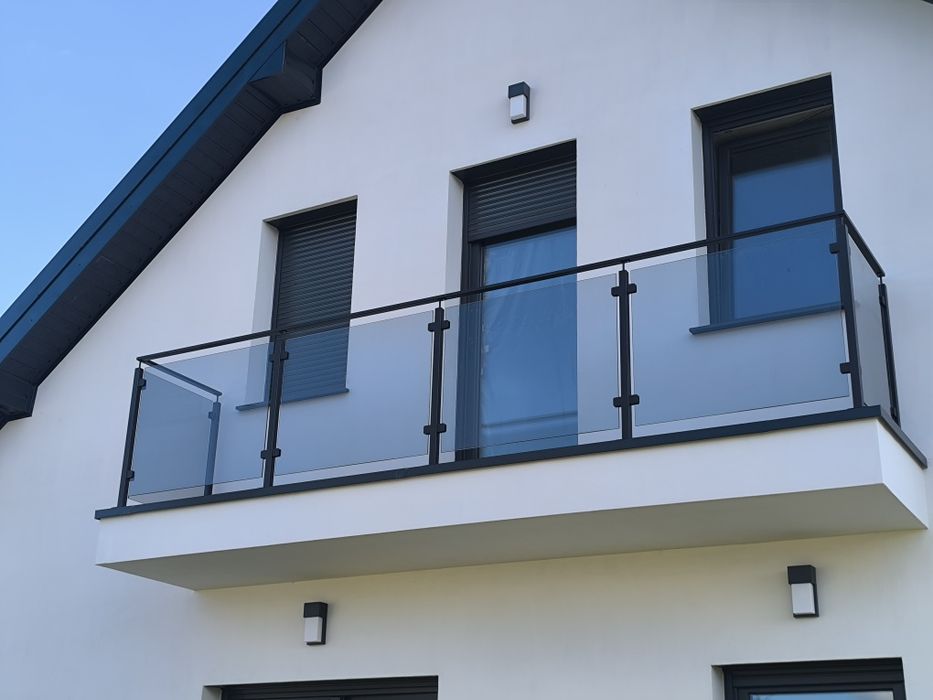 Balustrady z montażem szklane, nierdzewne, ze stali.  INOX-FORCE