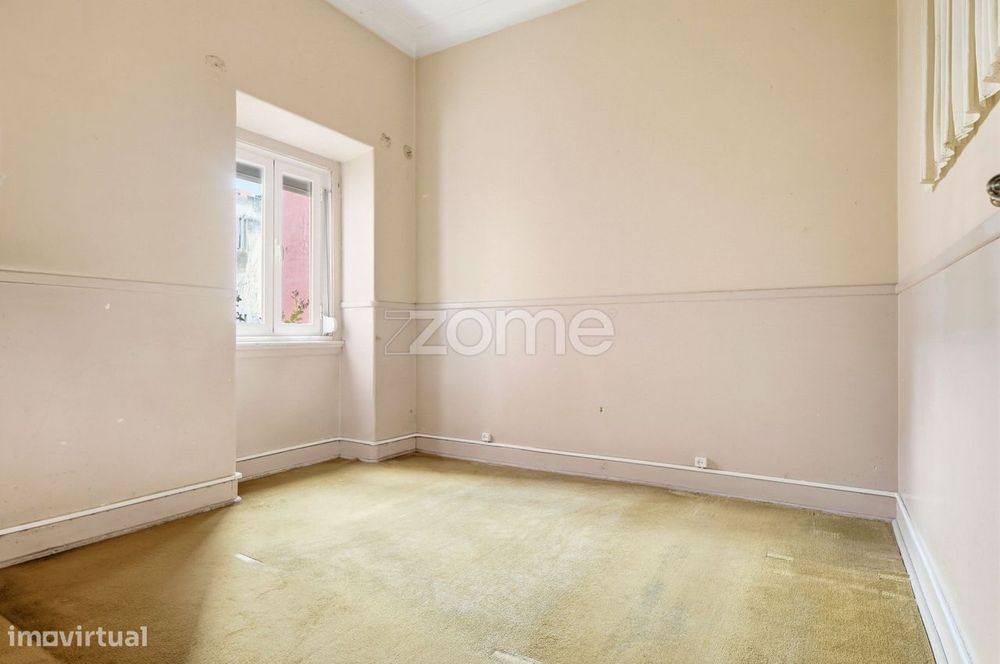 Apartamento T3 com espaço exterior na Ajuda