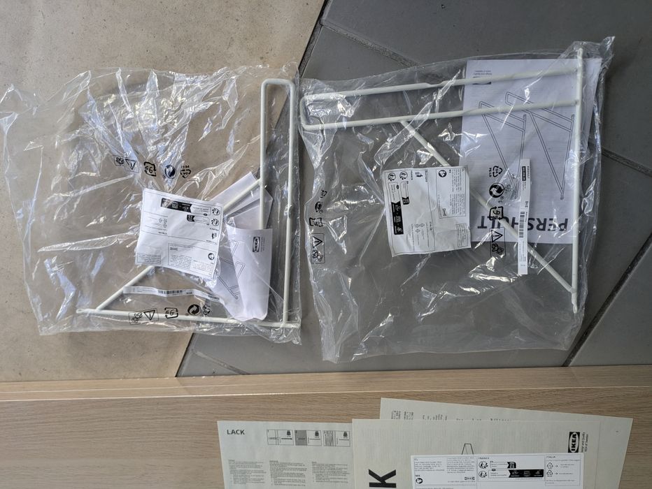 Prateleiras IKEA novas na embalagem