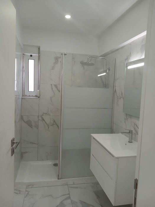 Apartamento em Almada/ Barrocas arrenda-se
