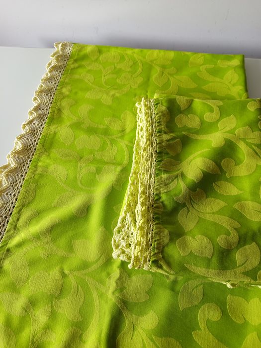 2 Toalhas de mesa com renda