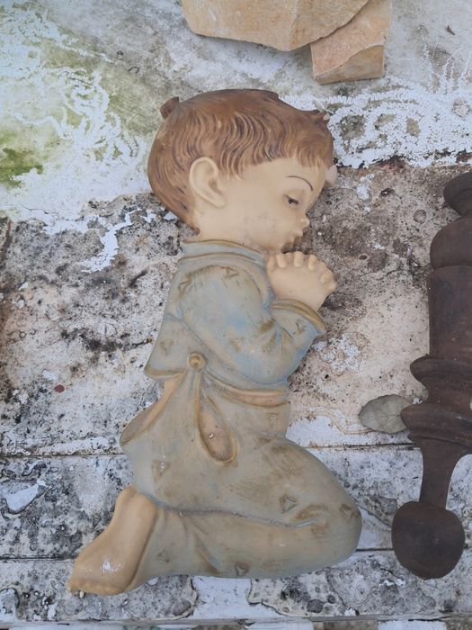 Estatueta parede menino