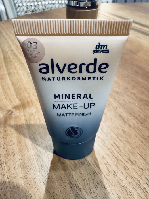 Podkład naturalny Alverde 03 beige rose 30 ml