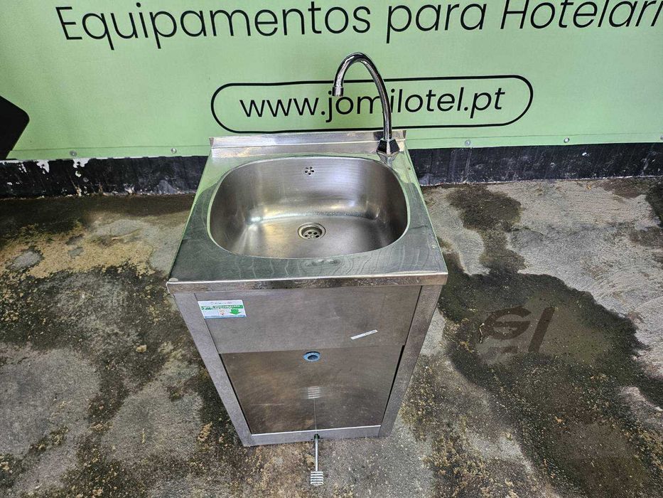 Lavatório de pedal