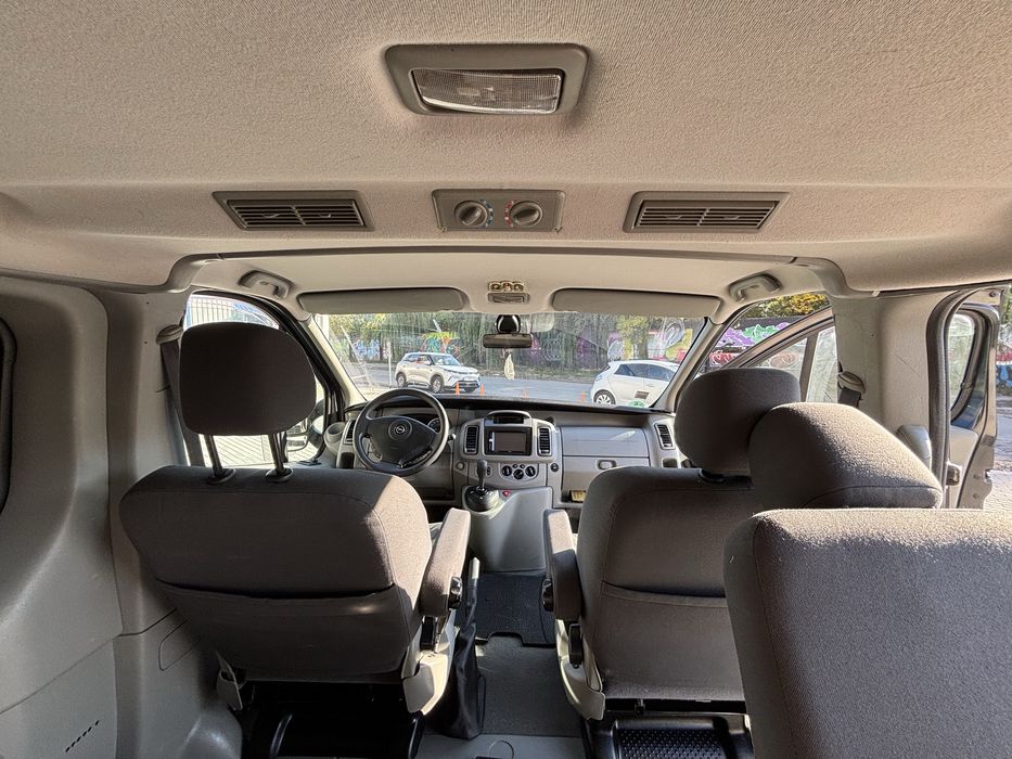 Opel Vivaro 2,5D пасажир автомат
