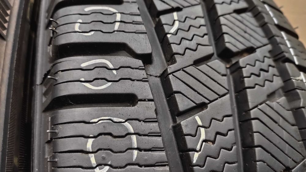 шини 215/70R15C Michelin 10мм. 2025р.