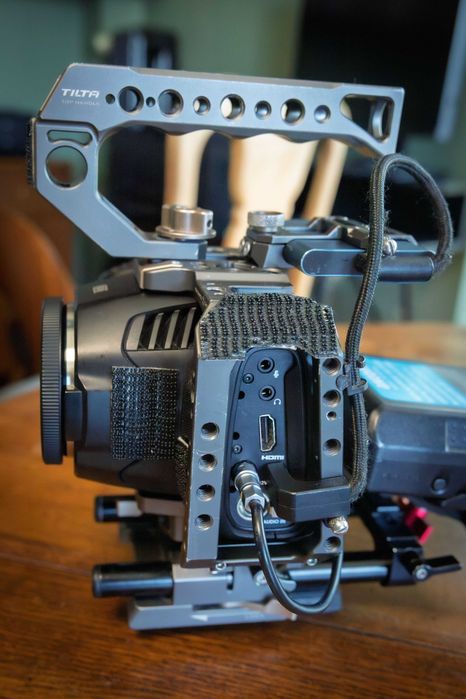 Blackmagic Pocket 6K EF + klatka TIlta + 2x 512 gb SSD T5 + baterie i ładowarka V-lock