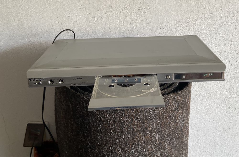 Leitor de DVDs crown