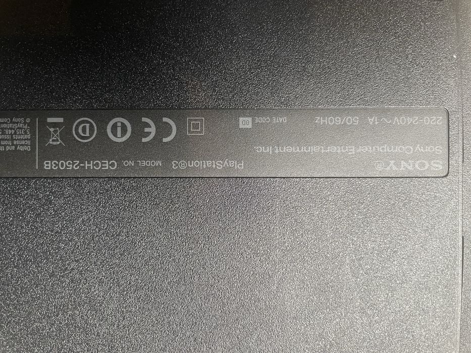 Sony PS3 slim 2pady plus gry