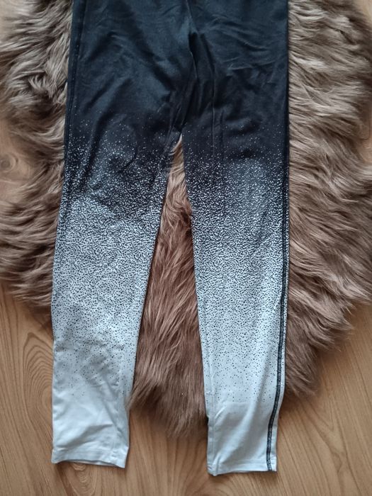Dwie pary leginsów dla dziewczynki Rozmiar 152 cm czarne I szaro białe