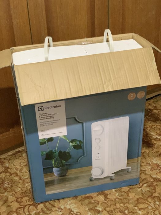 Масляний радіатор Electrolux EOH / M-6209. Обігрівач.