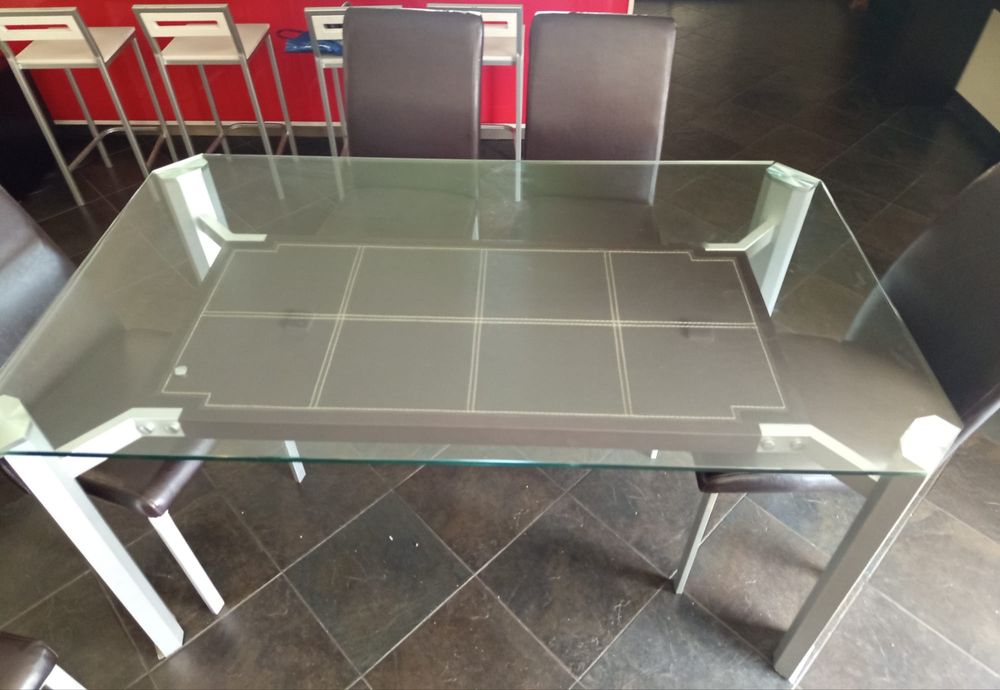 Mesa vidro com 6 cadeiras