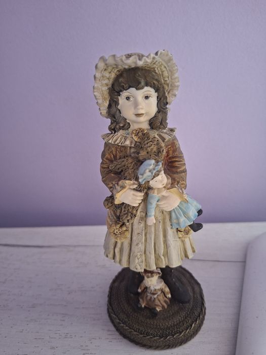 Статуеткa дівчинки Regency fine arts