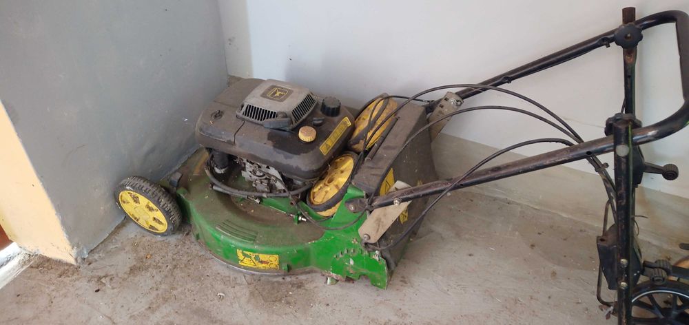 Kosiarka spalinowa do trawy John Deere