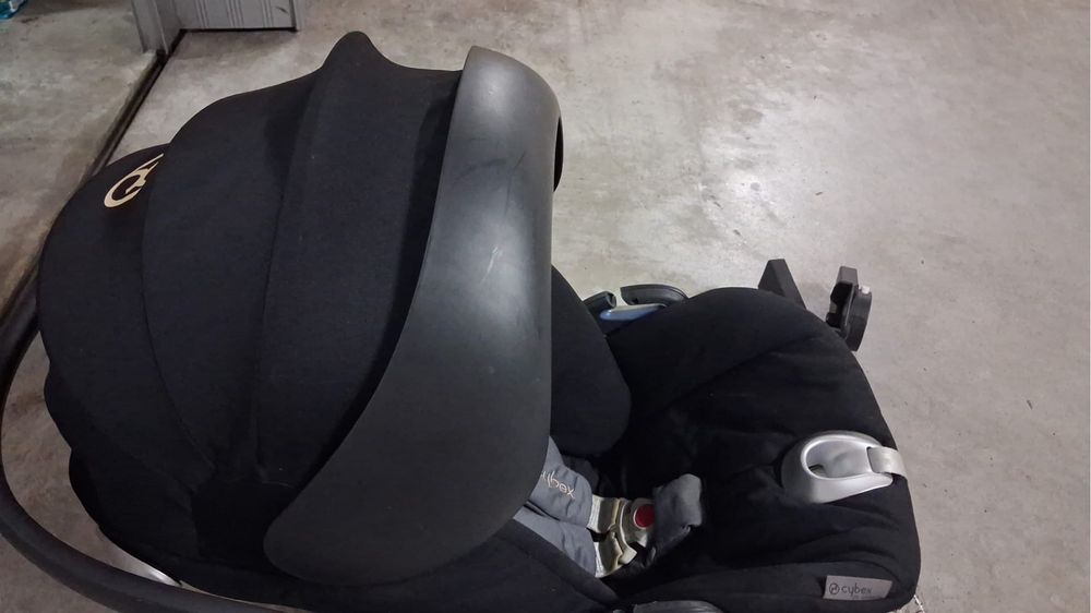 Carrinho de bebé e ovo Cybex
