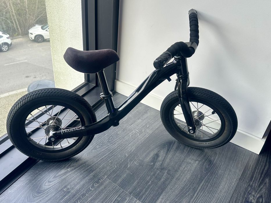 Moustache bicicleta de equilíbrio