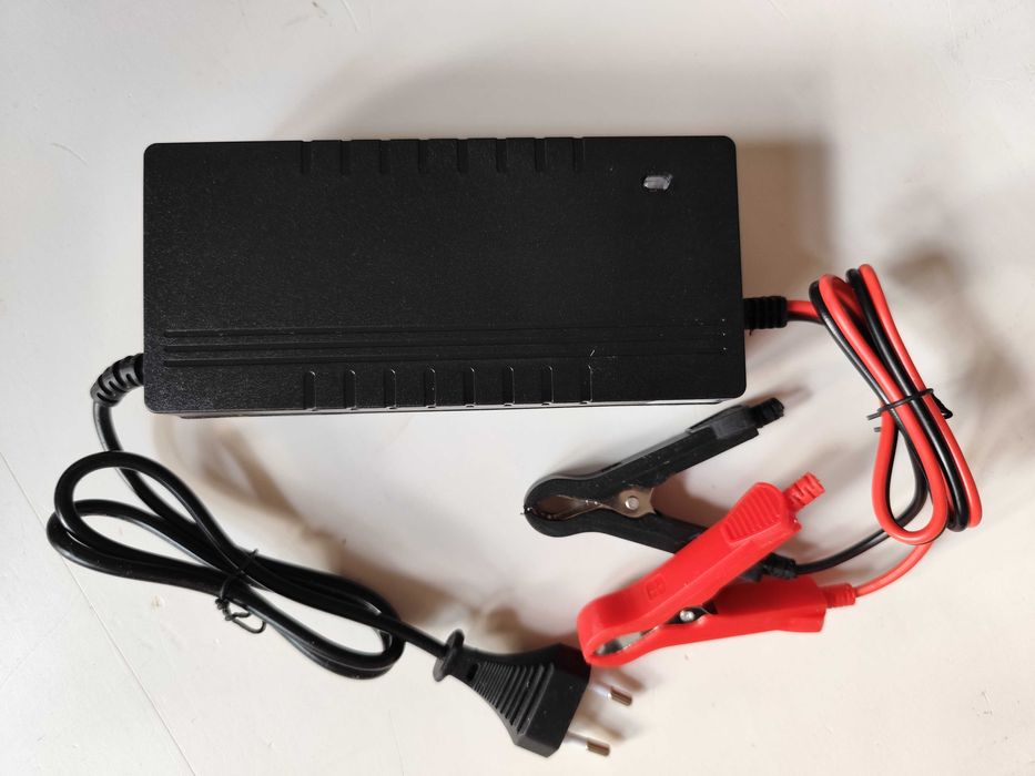 Зарядное устройство 12V 10A для LiFePO4 аккумулятора