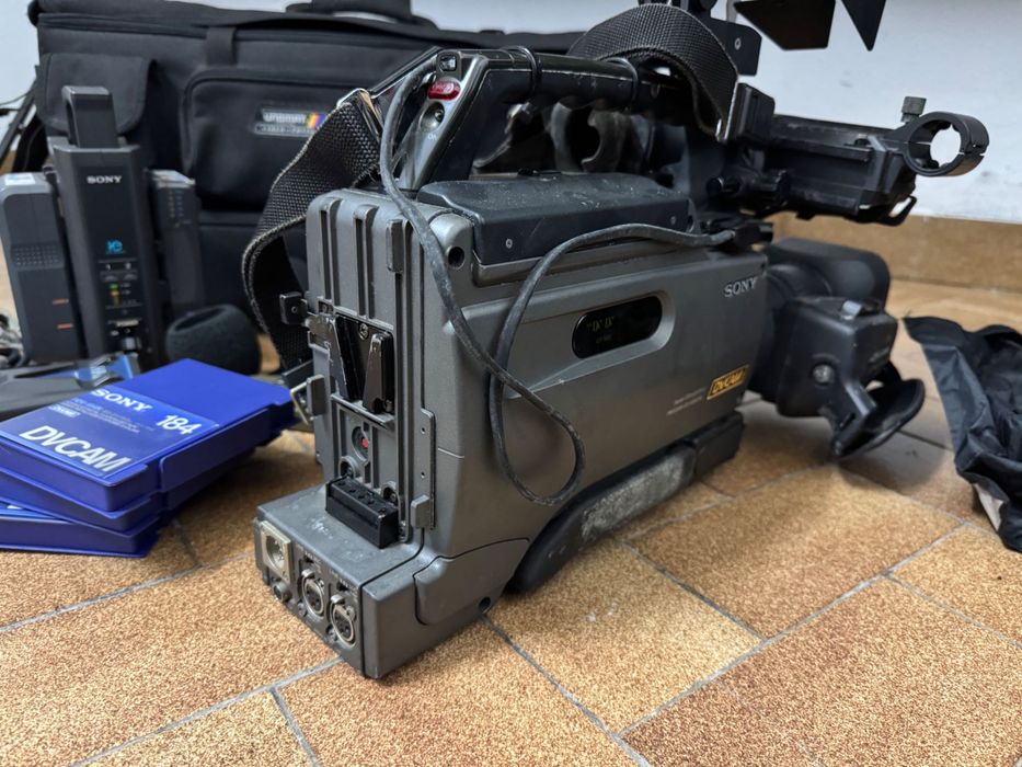 Câmera Sony DSR-250P + Acessórios