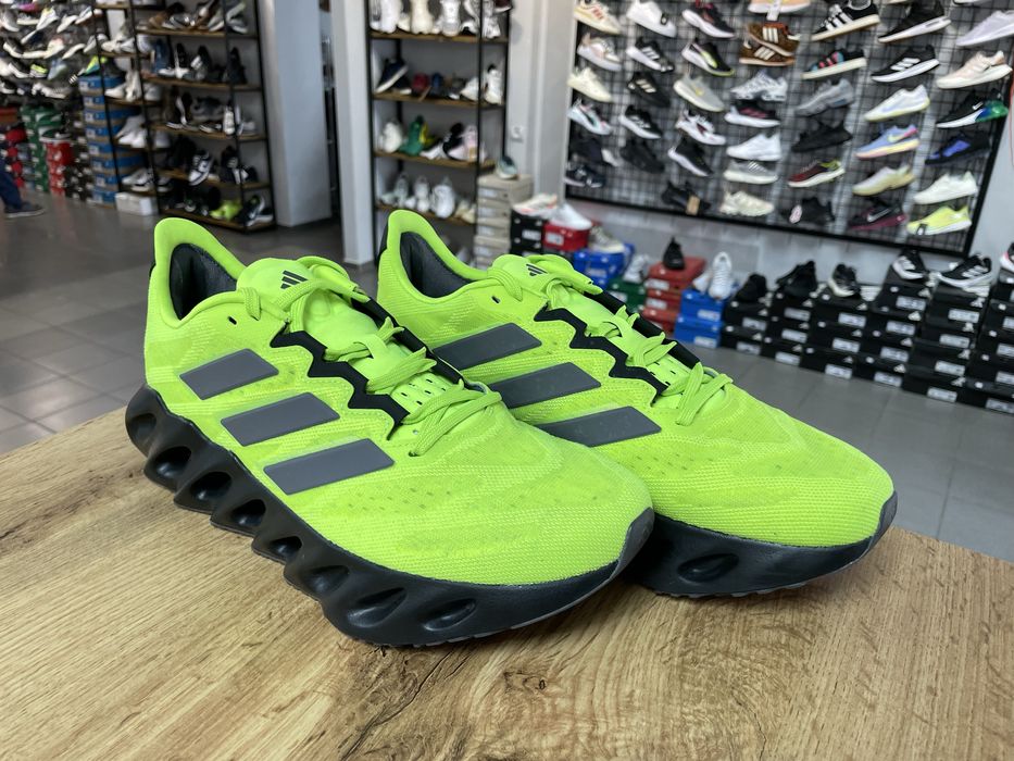 Р.44 Бігові кросівки Adidas Switch FWD