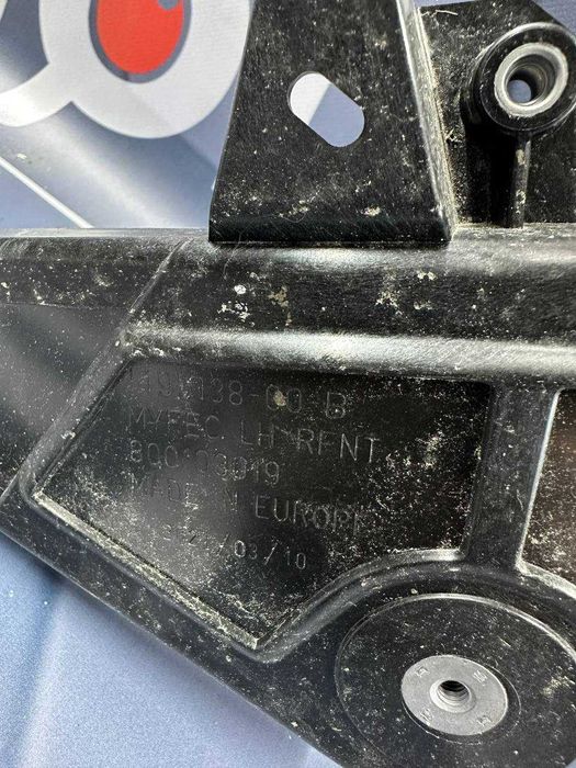 Панель передня (телевізор) Tesla Model Y