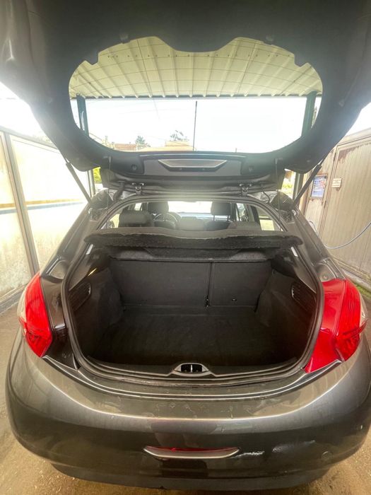 Peugeot 208 — fotografia 7
