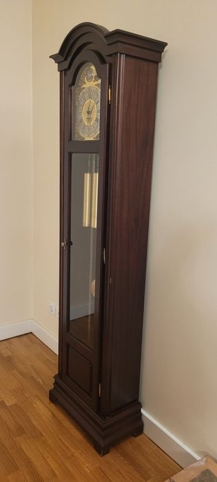 Relógio de pé marca Tempus Fugit