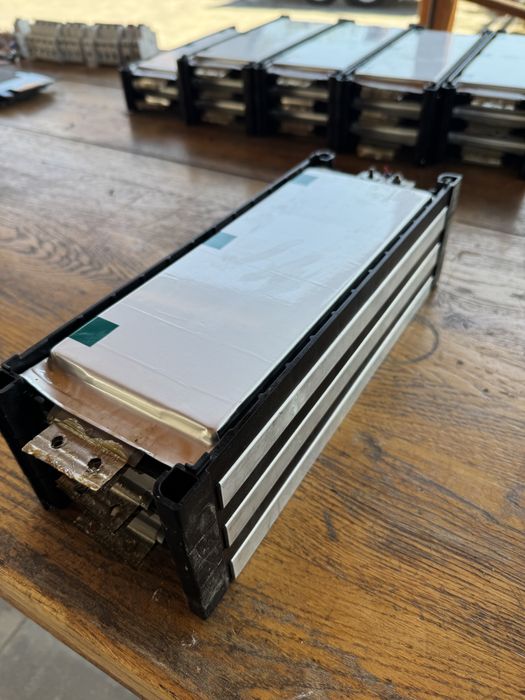 Magazyn Energii LG E71A 41 par 2P, SoH 90%, sezon w Deye