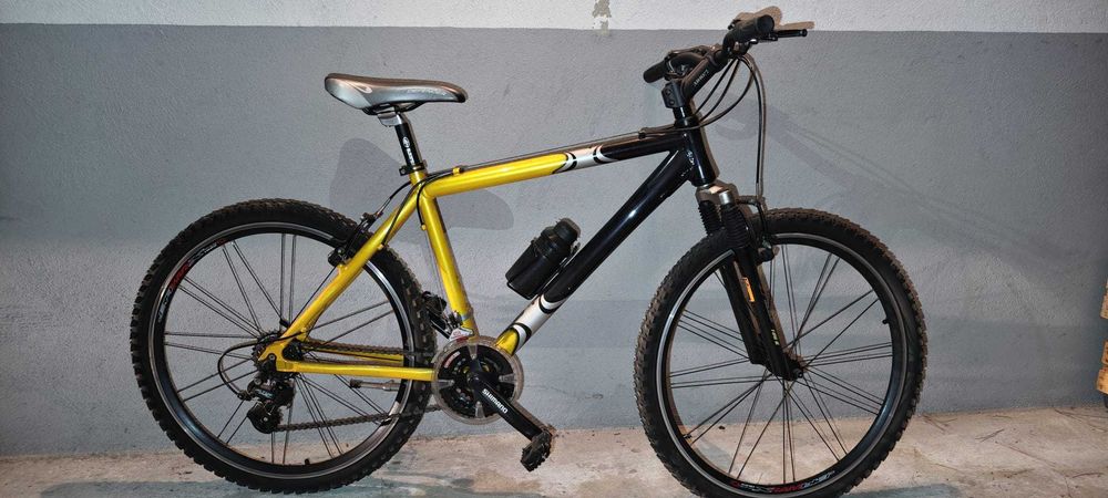 Bicicleta BTT Shimano Altus com Suspensão RST – Muito Estimada