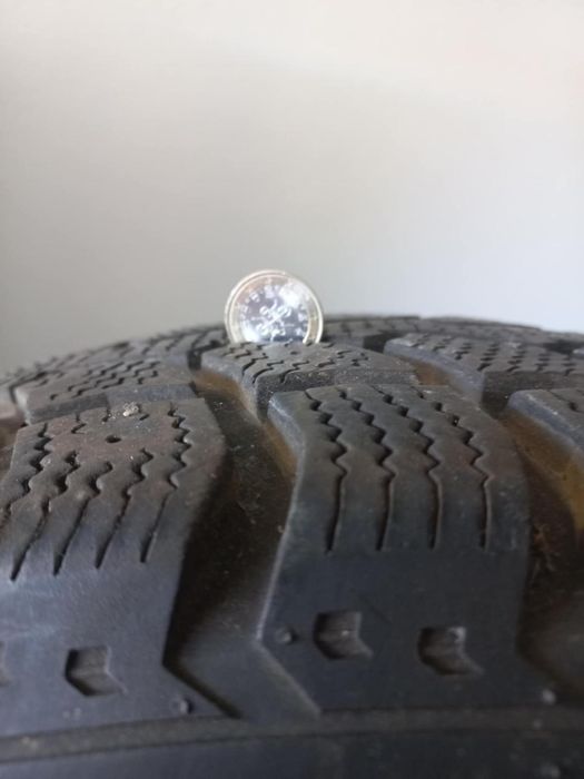 Pneus com jantes 215/70/R16 5 furos