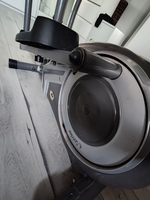 Orbitrek treningowy z wyświetlaczem